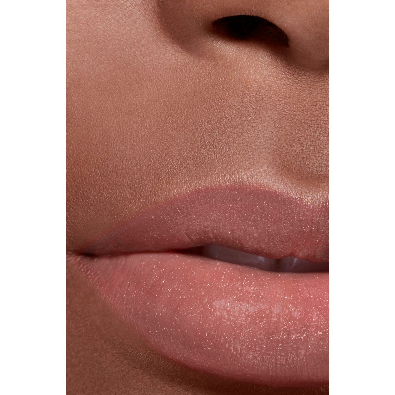 EL BÁLSAMO CON COLOR HIDRATANTE, CON UNA INTENSIDAD A MEDIDA, PARA UNOS LABIOS MÁS BELLOS DÍA TRAS DÍA